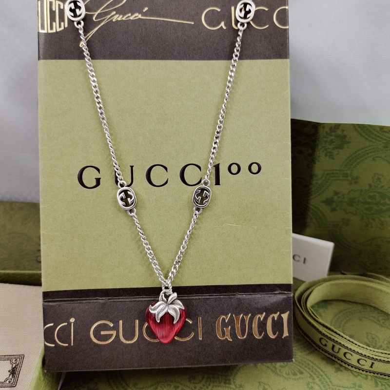 G*u*i necklaces